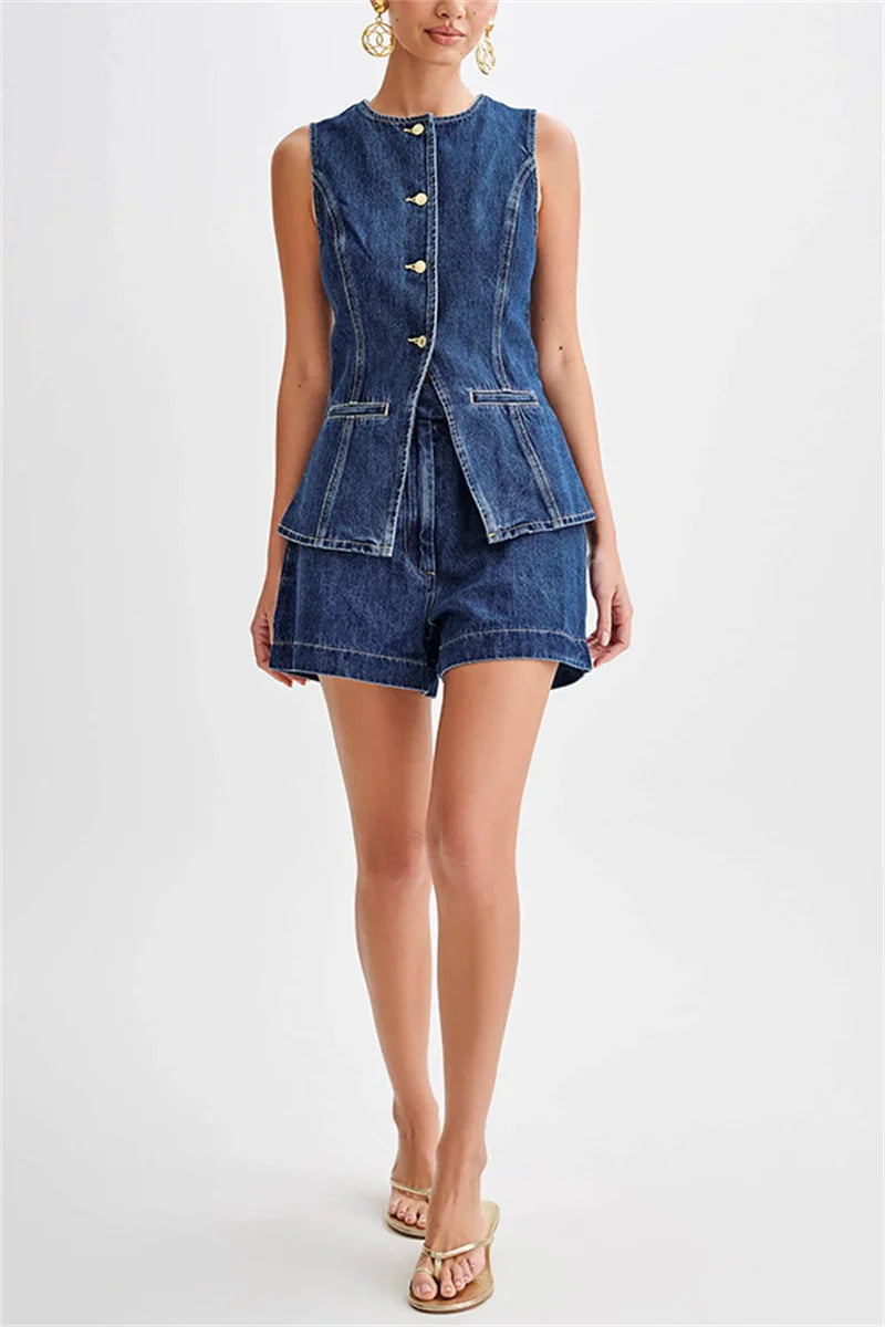 Conjunto denim chaleco y shorts