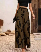 Pantalón amplio con estampado de hojas