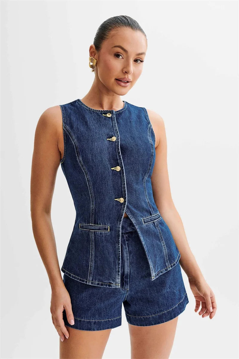 Conjunto denim chaleco y shorts
